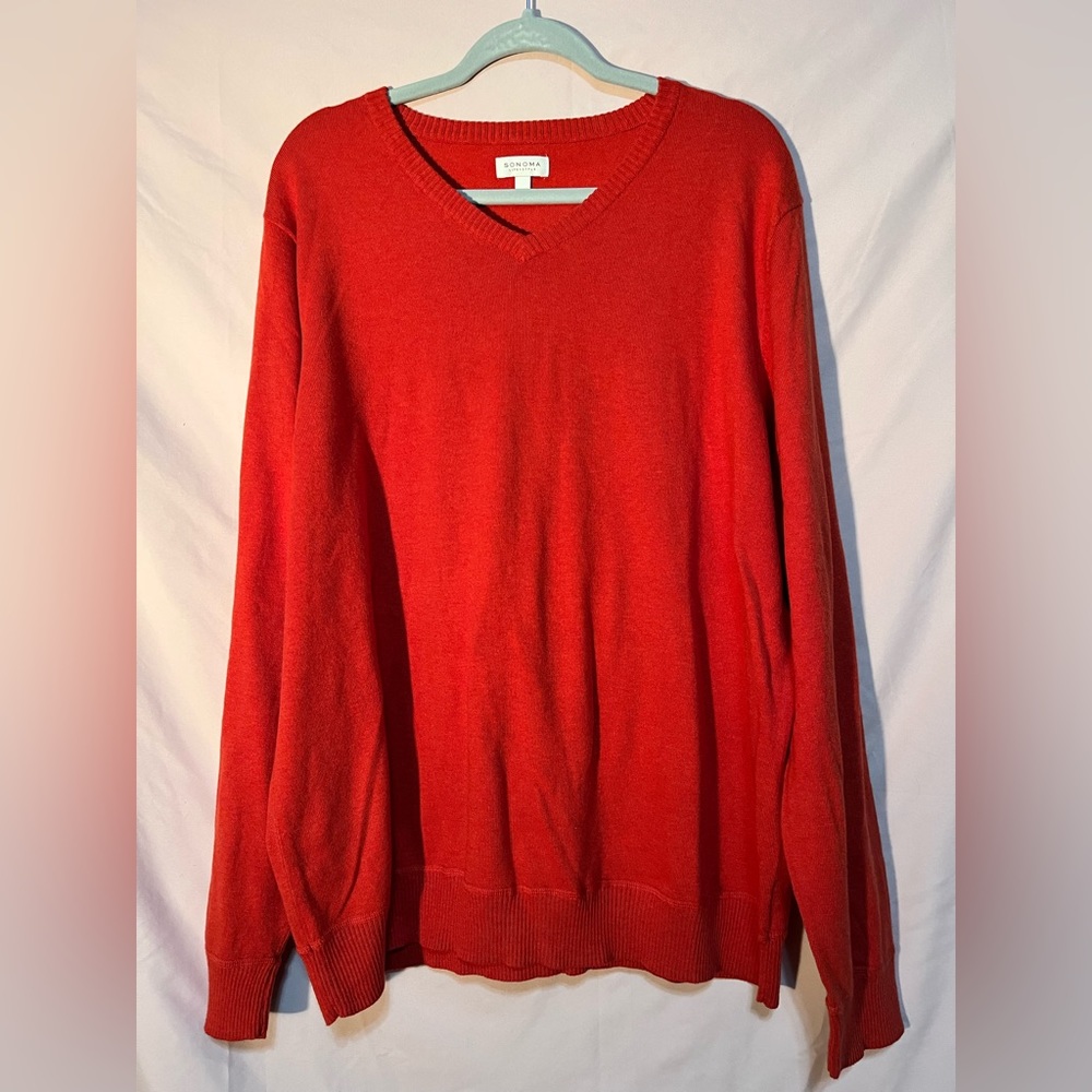 Men’s XXL V Neck pullover. Rust‎ in color